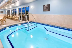 La Quinta Inn & Suites by Wyndham Johnston - Piscine