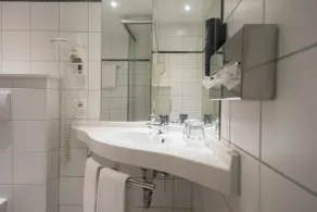 ACHAT Hotel Braunschweig - Bathroom