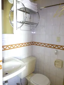 Hostal Lluvia de Oro - Bathroom
