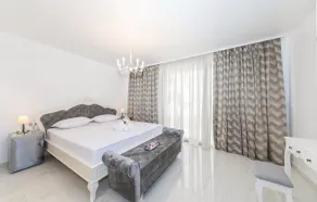 Beachfront Villa Baronessa with Pool - Room