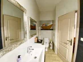 Domaine Ô Clair de Lune - Chambres d'Hôtes et Gîtes à Sarlat - Accès Cité Médiévale 5 minutes à pied - Parking - SPA & Massages en option - Piscine de saison - Badrum