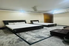 New Palace Guest House - Quarto