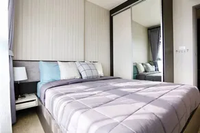 Appartement avec piscine | Vue piscine - Chambre