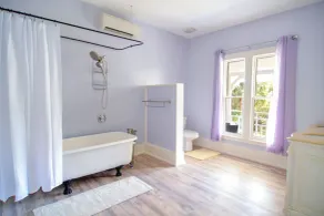 Blue Sky Manor - Bathroom