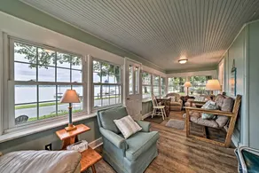 Boat & Ski: Home on Edinboro Lake w/ Grill! - Innvendig