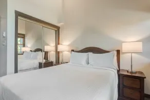 Blackcomb Springs Suites by CLIQUE - Chambre