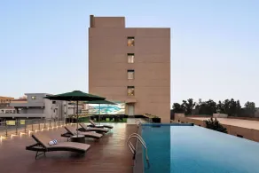 Ramada Encore By Wyndham Bhiwadi Phool Bagh Chowk - Pool