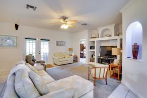 Walk to Lake: Home w/ Screened Porch in Sebring! - Interior