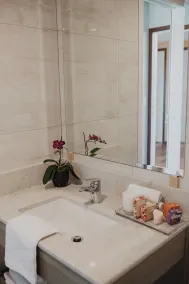 Te Whaanga Retreat & Spa - Baño