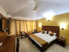 Hermitage Huts Tourist Resort - Room