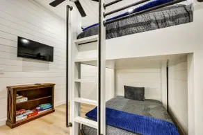 Stunning Cabin w/ Hot Tub, 1 Mi to Broken Bow Lake - Værelse