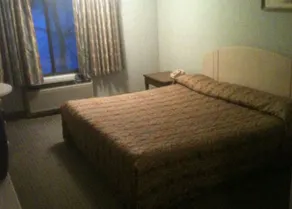 Chateau Royale Inn - Room
