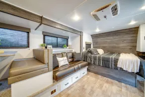 Lake Days, Fireside Nights! Hermitage Getaway - Innvendig