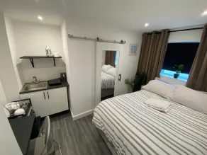 UNLIMITED-PEACE PRIVATE STUDIO APARTMENTs - Rum
