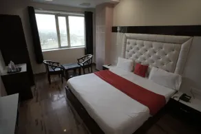 HOTEL S R GRAND - Chambre