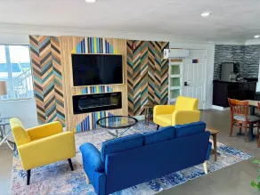 Days Inn by Wyndham Gonzales - Sitzecke in der Lobby