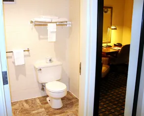 Econo Lodge Inn & Suites Brookings - Badezimmer