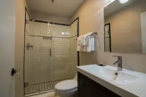 The Sherman Inn - Bathroom