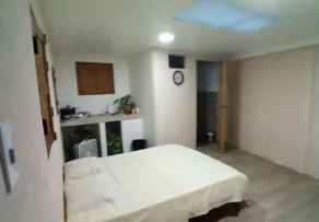 Hogar tico-estadounidense cerca de aeropuerto - Room