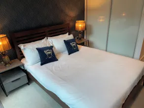 Very Centrally Located Chic one bed Quartermile Apartment - Room