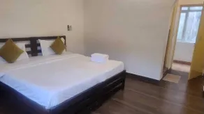 Hotel Aviral Ganga - Room