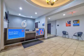 Motel 6 Texas City I-45 - Hall