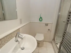 Pierpont D1 - Bathroom