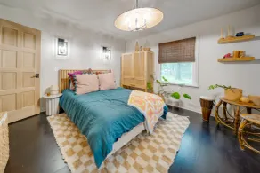 Stylish Willoughby Hills Retreat w/ Fireplace! - Chambre