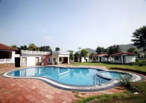 Virat Resorts, Sariska Rajasthan - Piscina