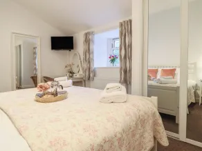 Maritime Mews, 6 The Oakleys - Chambre