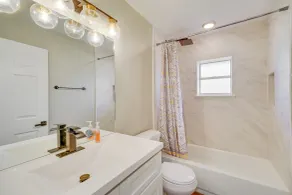 Sunny Palm Bay Home w/ Screened Porch Near Beaches - Salle de bain