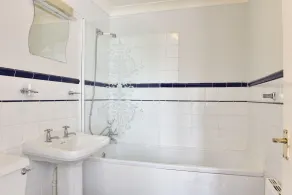 The Gables Hotel, Birmingham Airport - Baño