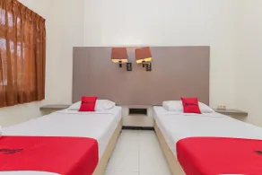 RedDoorz near Gubeng Station Surabaya - Værelse