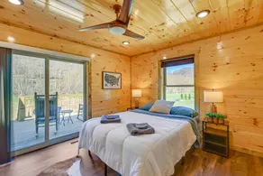 Riverside Beattyville Cabin w/ Kayaks & Fire Pit! - Interni