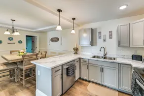 6 Mi to Notre Dame: Family Retreat w/ Deck & Yard - Interior