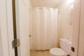Americana Inn a Travelodge by Wyndham - Salle de bain