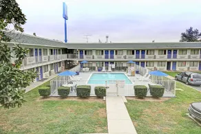 Motel 6-San Marcos, TX - Piscine
