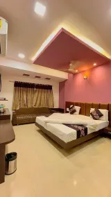 Hotel Ashapura Palace by Sky Stays - Habitación
