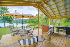 Lakefront Home and 2 Cabins on Claytor Lake - Innvendig