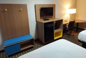 Days Inn & Suites by Wyndham Huntsville - Chambre