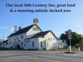 Cosy Snug Room with En-Suite - Near Lyme Regis - Private Balcony with Sunset Views - Free Parking & WiFi - Tea Room opposite serving local produce - Restaurang