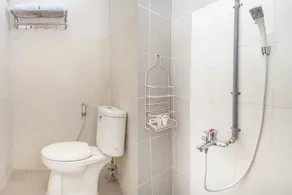 Dukuh Kupang Residence Mitra RedDoorz - Bathroom