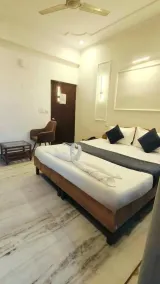 Hotel Laxmi Palace Near ISBT Dehradun - Rom