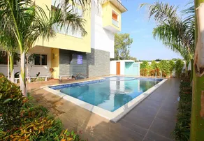 Emerald Dove - Pool