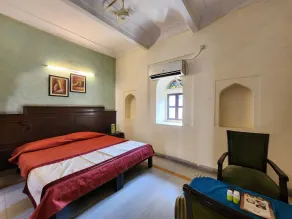 Raja Nahar Singh Palace - Zimmer