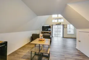 Romantic A-frame Retreat w/ Fire Pit + Hammocks - Interiör