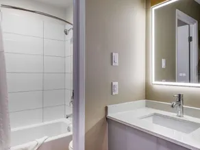 Clarion Pointe Quebec Airport - Salle de bain