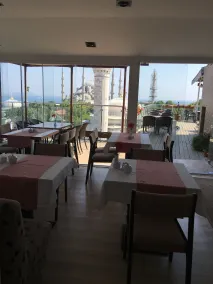 Lapis Inn Hotel & Spa ( Ex. Ambassador Hotel) - Restaurant