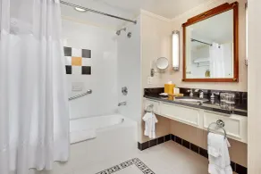 Orchard Hotel - Bathroom