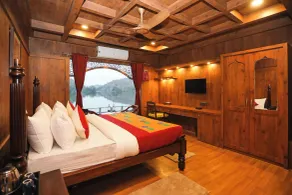 Ekta Houseboat by CheckIn, Statue of Unity Kevadia - Rom